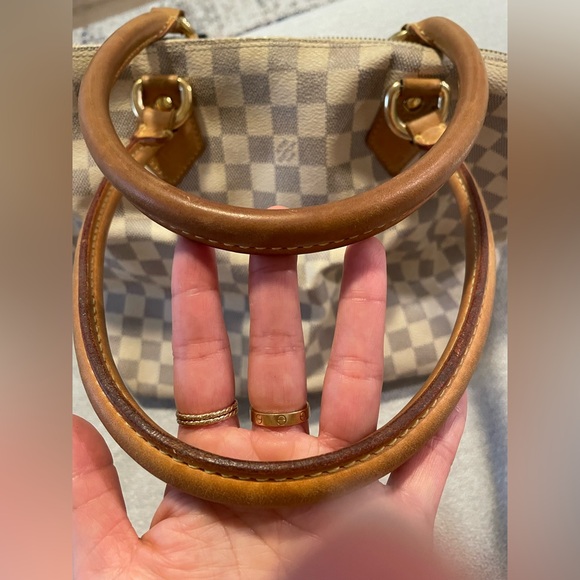 Louis Vuitton Bag - Picture 3 of 16